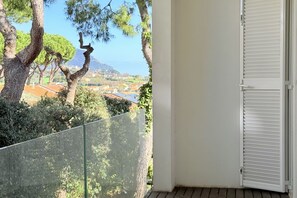 Property grounds - Villa Lyla - Marcelli, elegant villa with garden overlooking the sea (Marcelli)