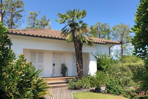 Exterior - Villa Lyla - Marcelli, elegant villa with garden overlooking the sea (Marcelli)