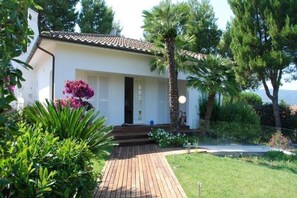 Exterior - Villa Lyla - Marcelli, elegant villa with garden overlooking the sea (Marcelli)