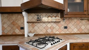 Réfrigérateur, four, lave-vaisselle