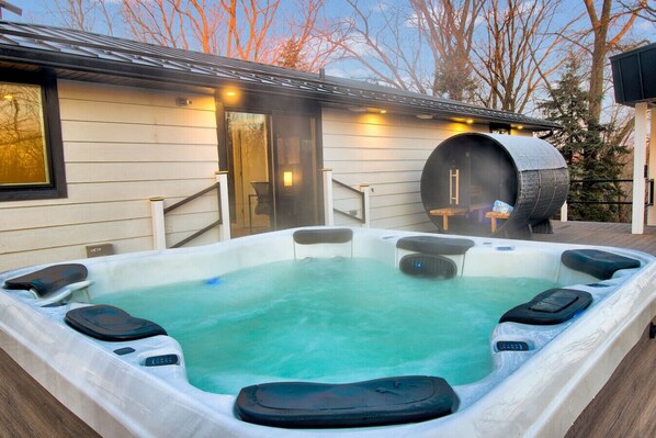Outdoor spa tub