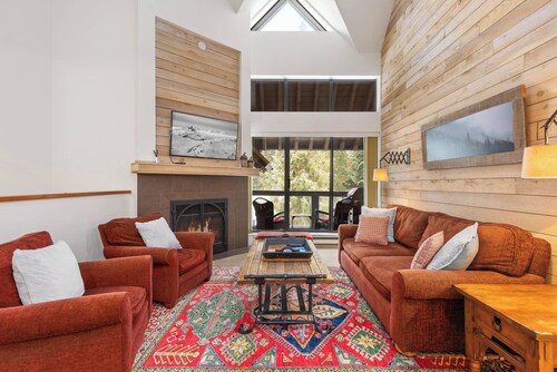 Foxglove 32 by Whistler Premier