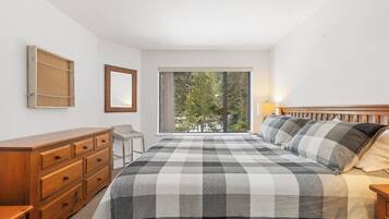 Townhome | 3 bedrooms, free WiFi