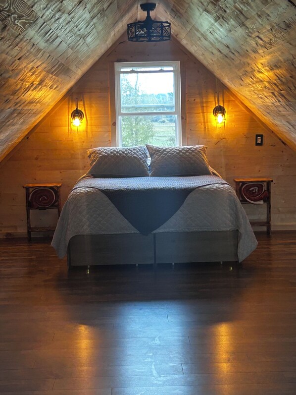 2 Schlafzimmer, Schreibtisch, Bettwäsche