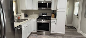 Cute and Spacious Modern Home for Large Groups