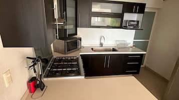 Fridge, microwave, oven, blender