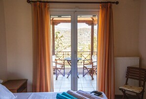 4 makuuhuonetta, silitysrauta/-lauta, Wi-Fi, vuodevaatteet