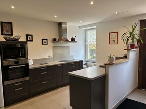 Kühlschrank, Mikrowelle, Ofen, Geschirrspüler