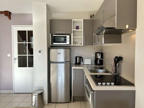 Fridge, microwave, dishwasher, toaster - 100 - 6-room duplex apartment with communal pool. (FREHEL)