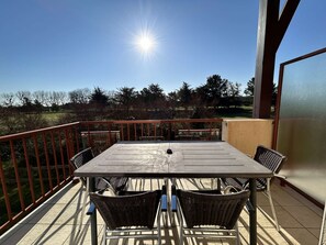 Outdoor dining - 100 - 6-room duplex apartment with communal pool. (FREHEL)