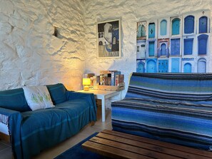 Interior - 1200 - Character house for 10 people. (ST ALBAN)