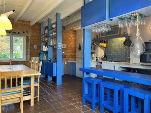 Dining - 1200 - Character house for 10 people. (ST ALBAN)