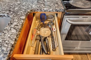 Family Condo, Kitchen, Mountain View | Private kitchen