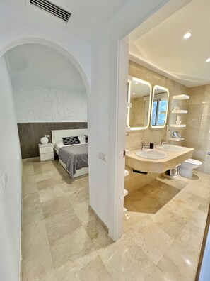 2 soverom, strykejern/-brett, wi-fi (inkludert) og sengetøy