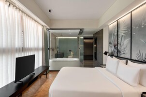 Superior Room, 1 King Bed | Minibar, in-room safe, desk, blackout drapes