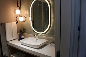 Deluxe Room, Multiple Beds, City View | Bathroom | Shower, hydromassage showerhead, hair dryer, slippers