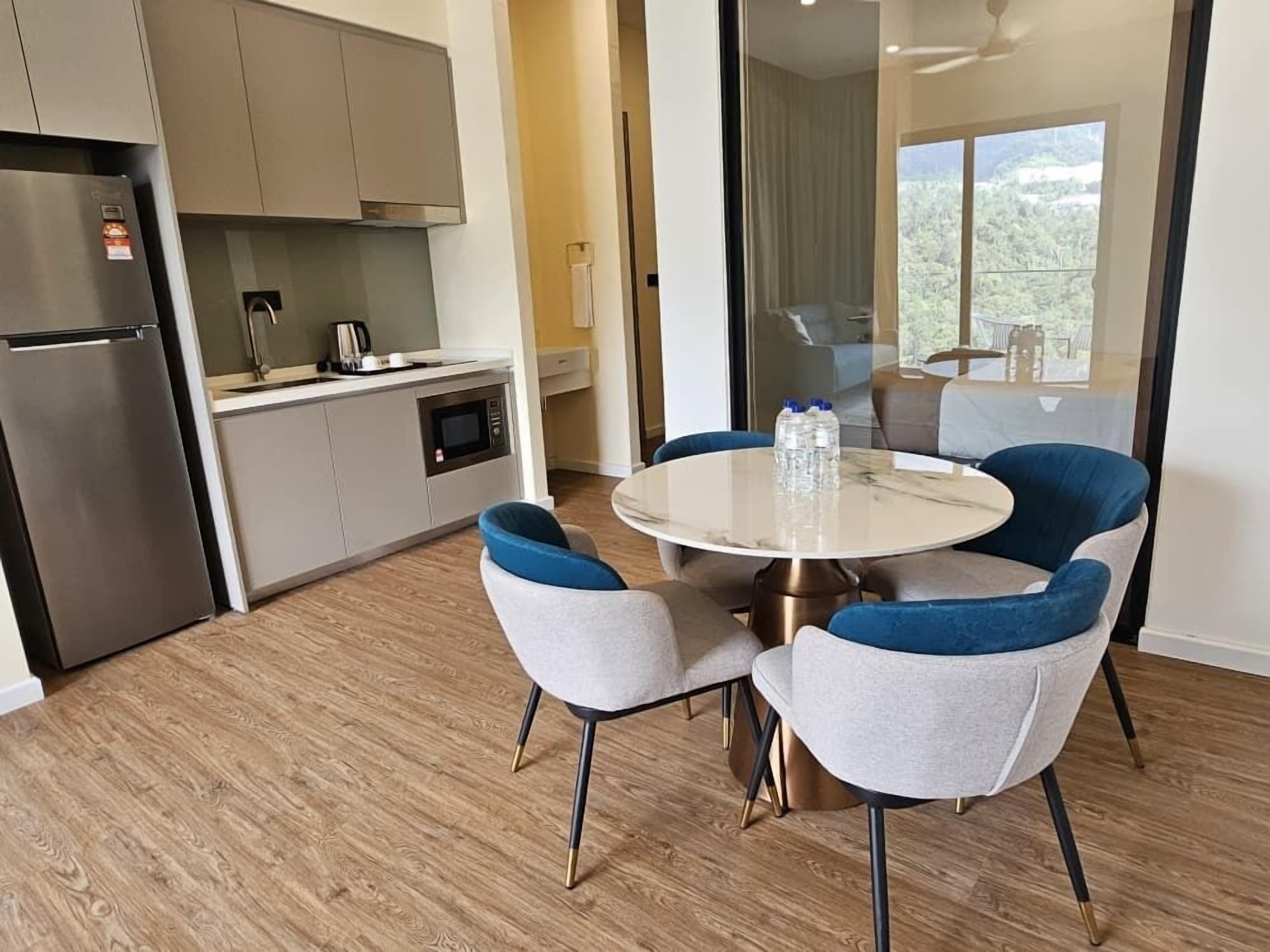 Zimmer, Mehrere Betten, Nichtraucher | Essbereich im Zimmer