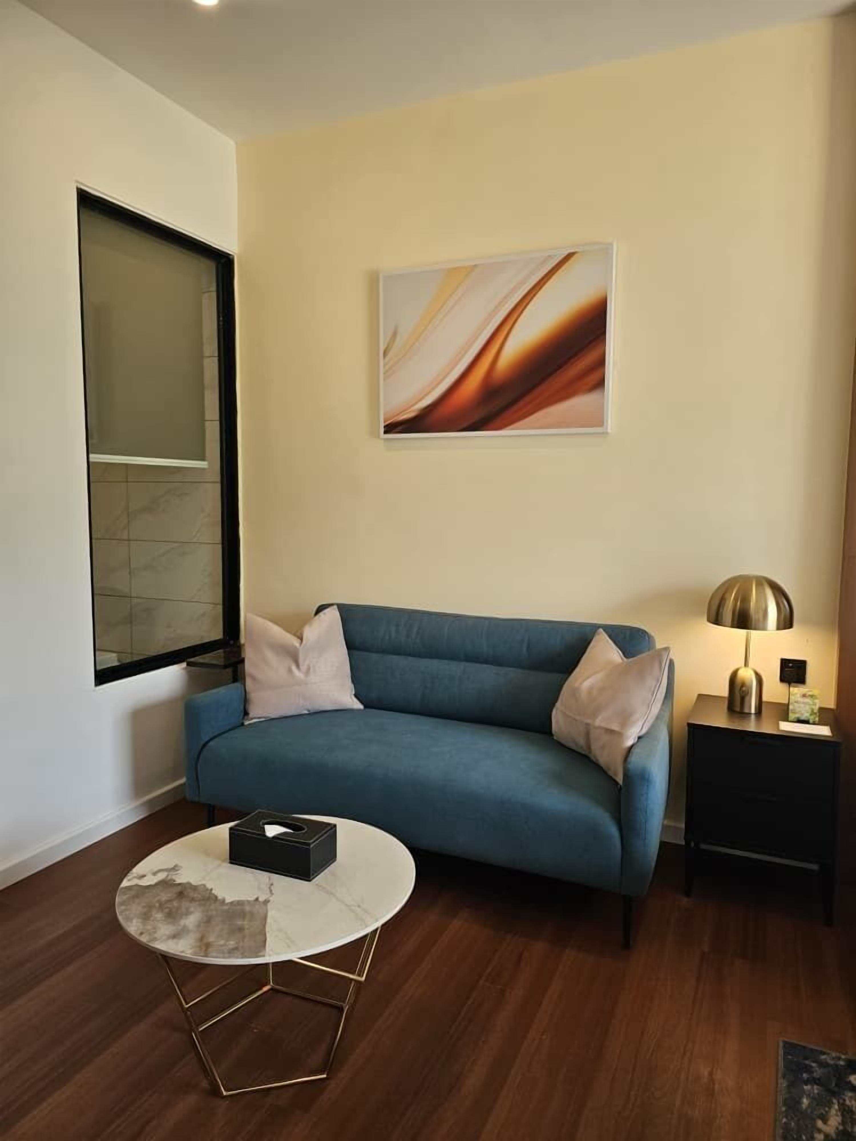 客房, 1 张特大床, 无烟房 | 起居区