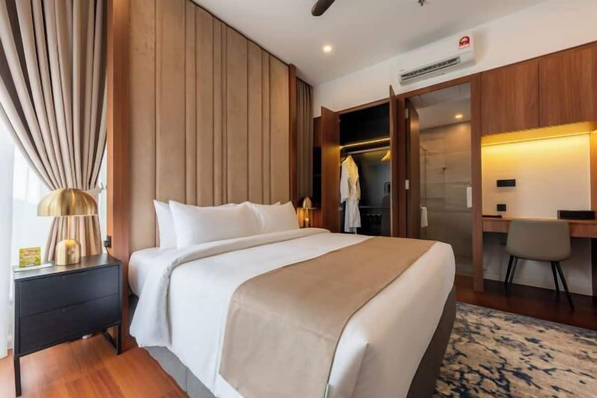 Ropa de cama de alta calidad y escritorio