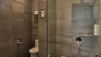 Room, 1 King Bed, Non Smoking | Bathroom