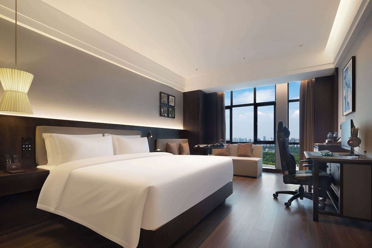 Room, 1 King Bed, Smoking