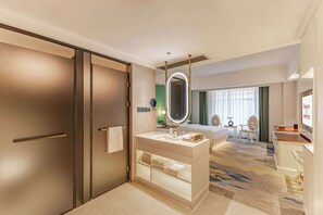 Deluxe Room, 2 Double Beds, Non Smoking - Ramada Plaza By Wyndham Wuhan Dongxi Lake (Wuhan)