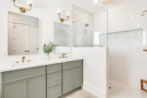 Shower, towels