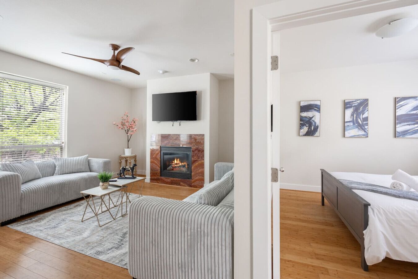 Desk, iron/ironing board, WiFi, bed sheets