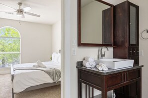 Desk, iron/ironing board, WiFi, bed sheets