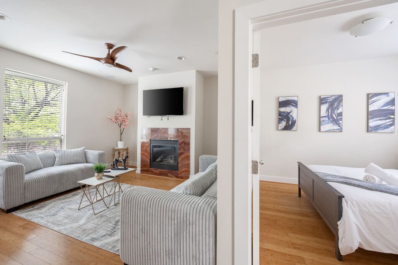 Desk, iron/ironing board, WiFi, bed sheets