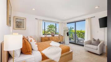 Family House | 4 bedrooms, laptop workspace, blackout curtains, free WiFi