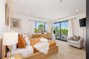 Family House | 4 bedrooms, laptop workspace, blackout curtains, free WiFi