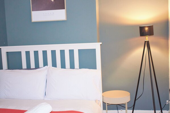 3 bedrooms, desk, iron/ironing board, travel crib