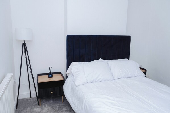 3 bedrooms, desk, iron/ironing board, travel crib