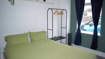 3 bedrooms, desk, iron/ironing board, travel crib