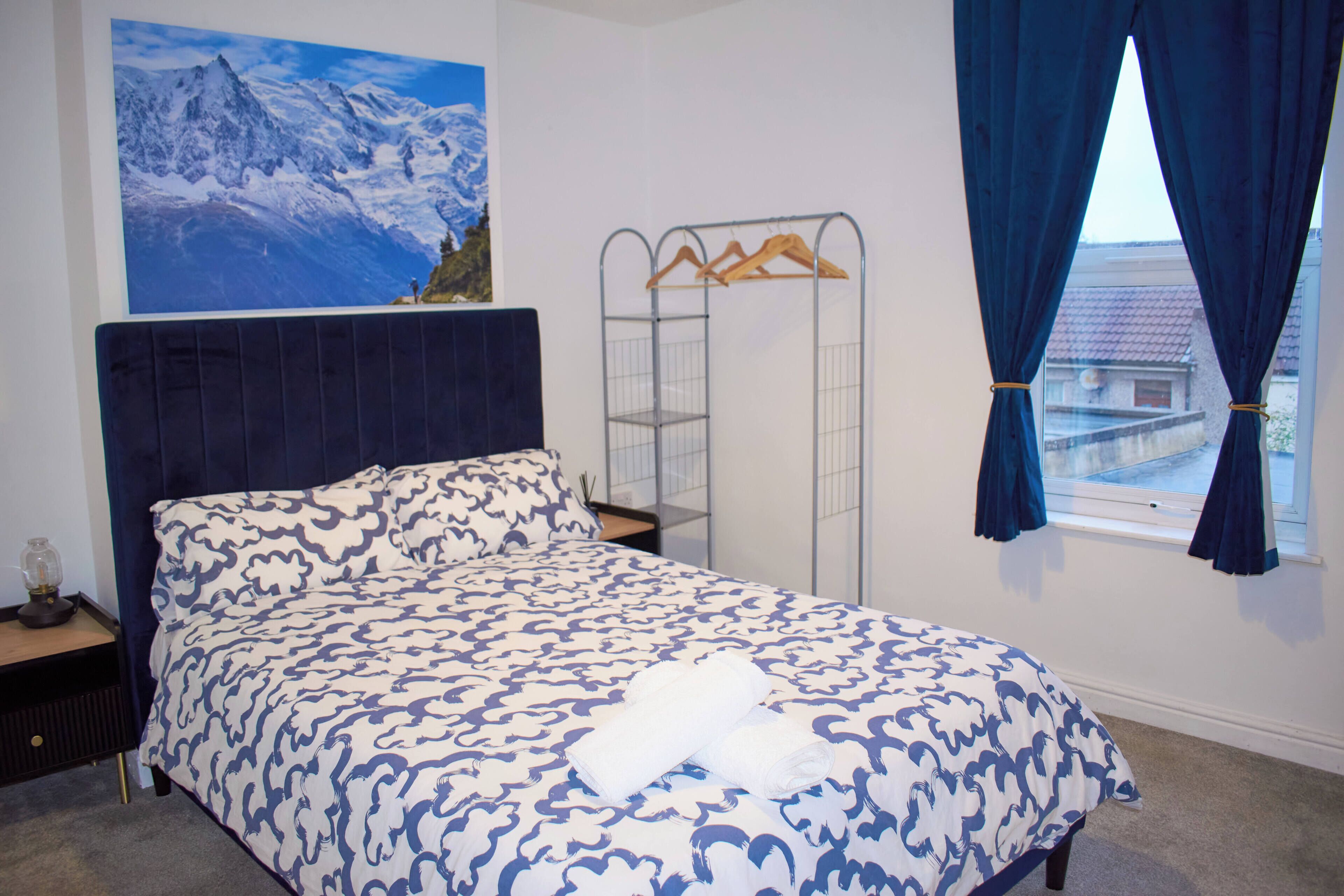 3 bedrooms, desk, iron/ironing board, travel cot