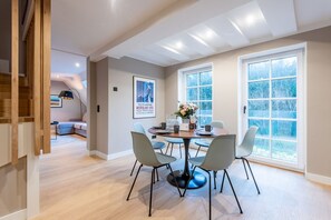 Unclassified image, 4 of 47, button