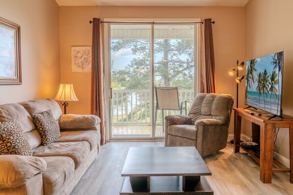 TV - Spacious 2 BR Condo-Golf Course Views! River Oaks 65-M (Myrtle Beach)