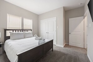 3 bedrooms, desk, iron/ironing board, WiFi