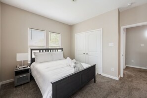 3 Schlafzimmer, Schreibtisch, Bügeleisen/Bügelbrett, WLAN