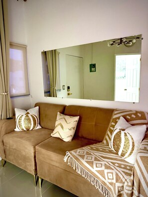 Smart TV - Golden House (San Miguel)