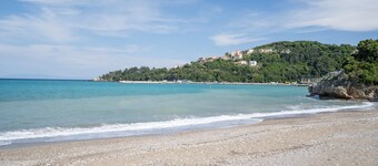 Apartment '- Ground Floor' with Shared Garden, Wi-Fi and Air Conditioning