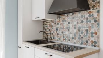 Frigorifero, microonde, forno, piano cottura