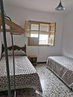 4 soverom, strykejern/-brett, wi-fi (inkludert) og sengetøy