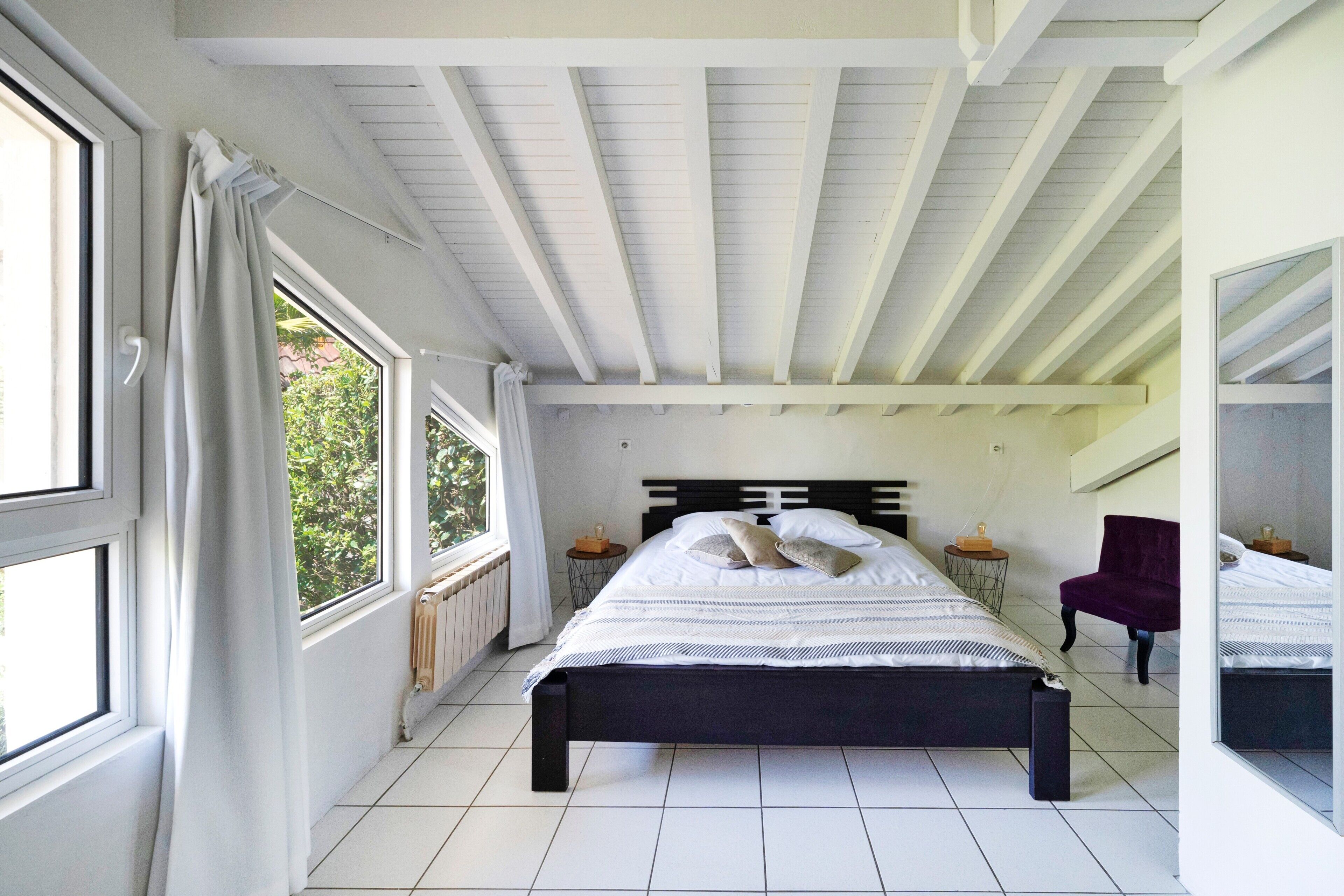 4 bedrooms, iron/ironing board, free WiFi, bed sheets