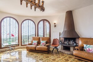 Tv, pejs, bordtennisbord