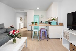 TV - Apartment 'Apartamento Capricho Torre Del Mar' with Private Terrace, Wi-Fi and Air Conditioning (Torre del Mar)