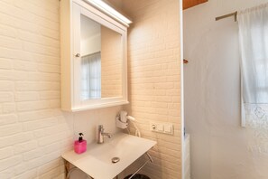 淋浴设施、吹风机、毛巾