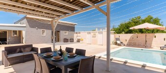Holiday Home 'Dilauro Con Piscina 1' with Shared Pool, Shared Terrace and Air Conditioning