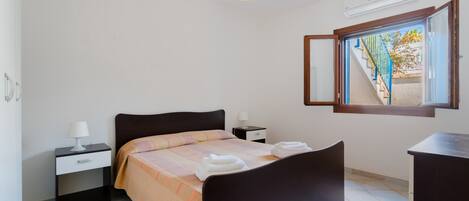 3 bedrooms, bed sheets